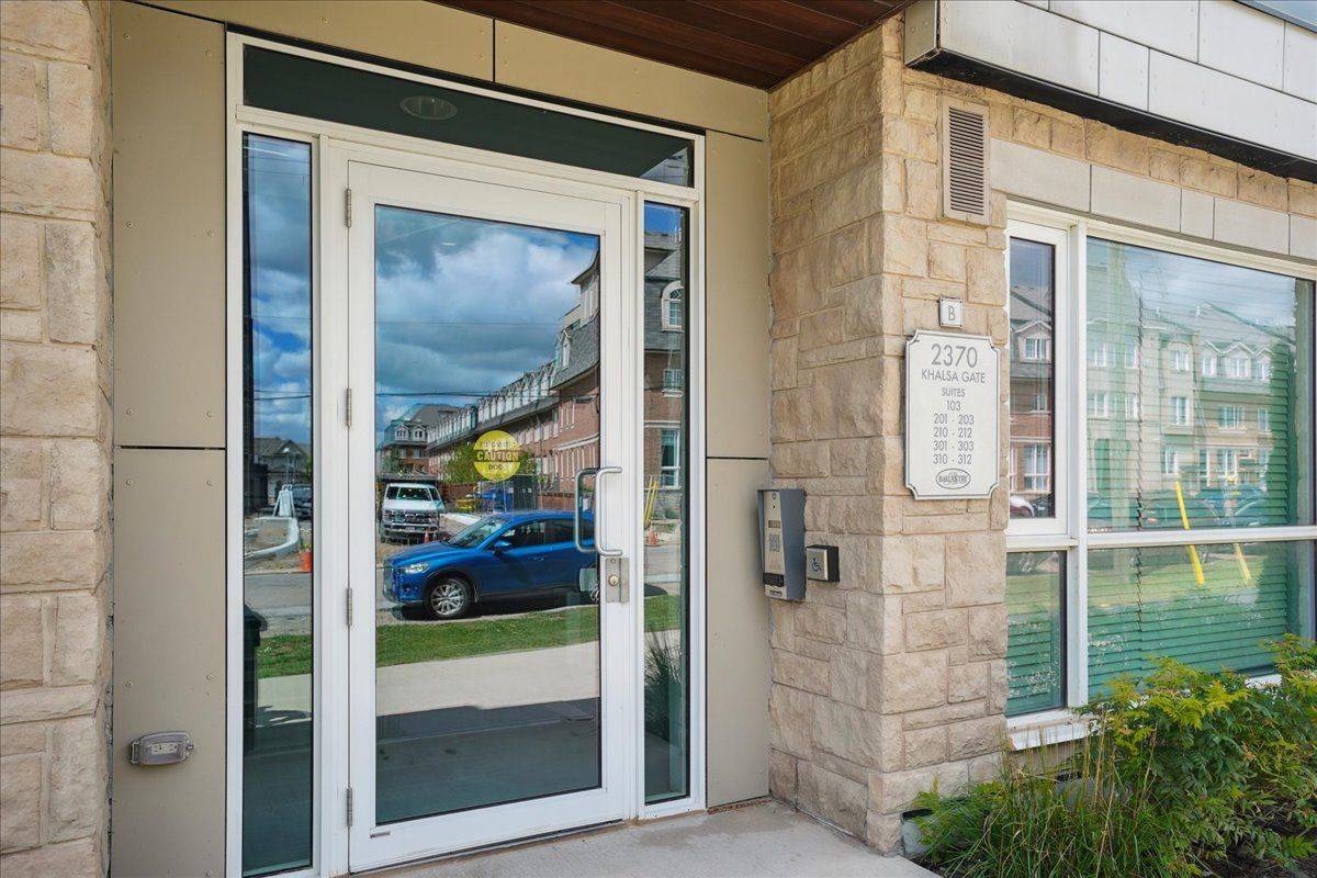 2370 Khalsa Gate #211, Oakville, ON L6M 1P5
