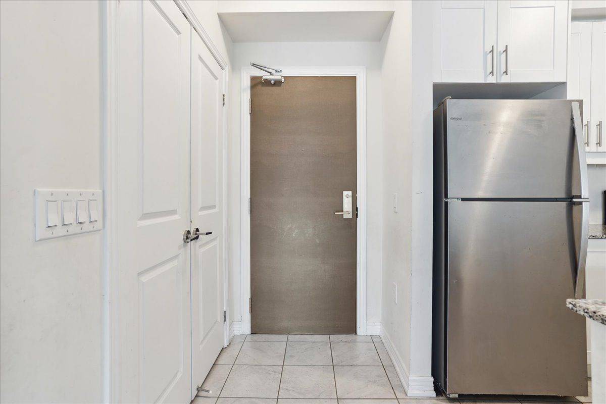 2370 Khalsa Gate #211, Oakville, ON L6M 1P5