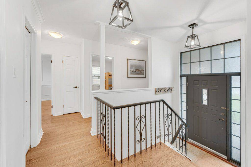 602 Stephens CRES, Oakville, ON L6K 1Y3