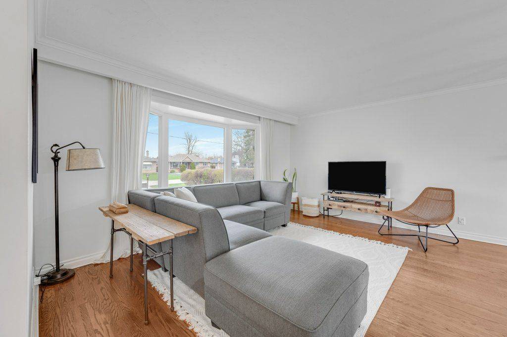 602 Stephens CRES, Oakville, ON L6K 1Y3