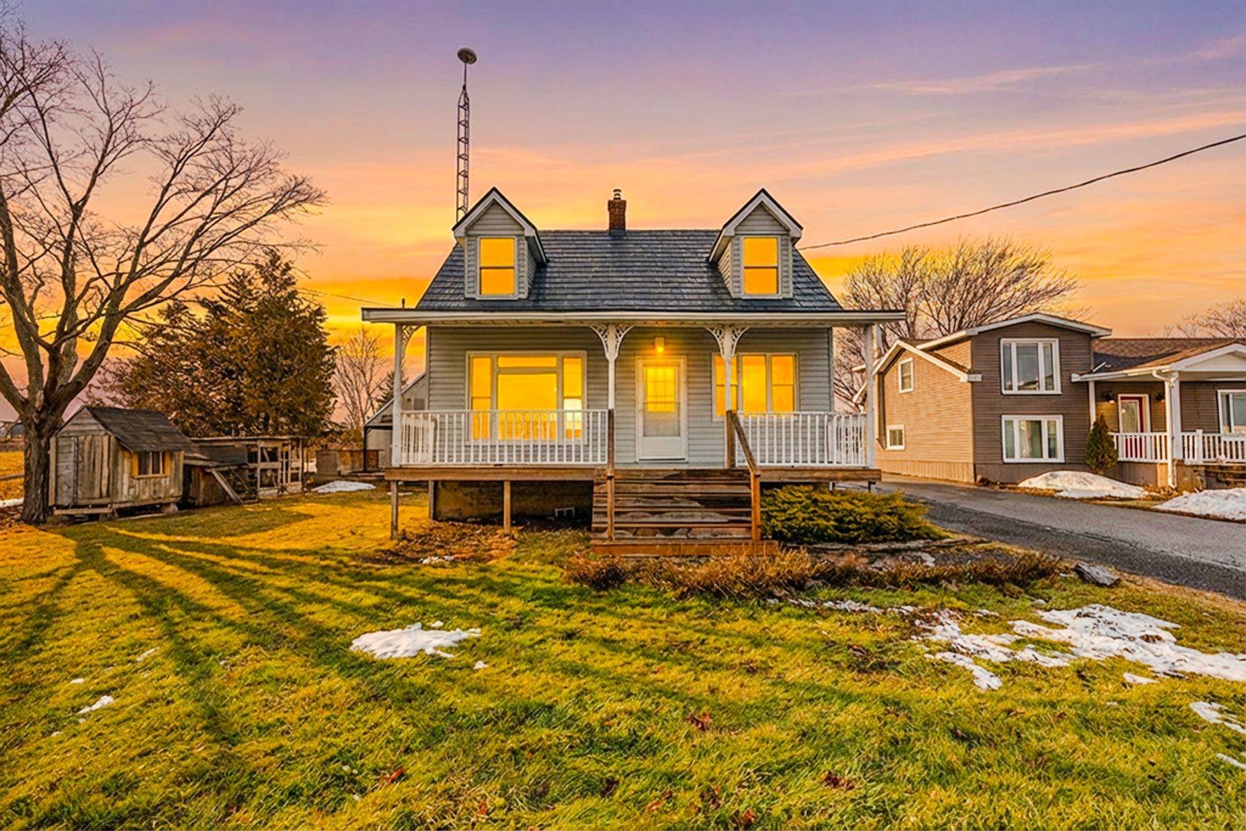5157 Bath RD, Loyalist, ON K0H 1G0