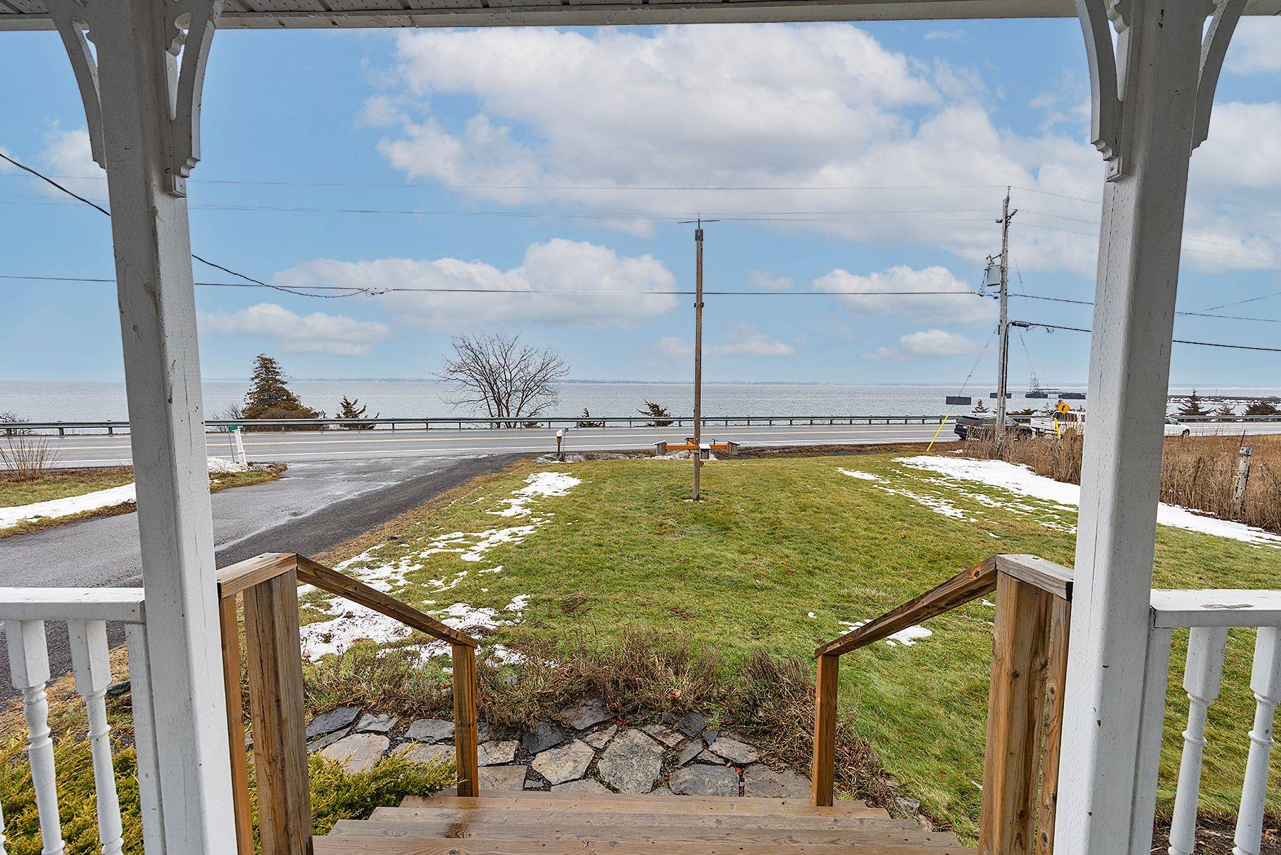 5157 Bath RD, Loyalist, ON K0H 1G0