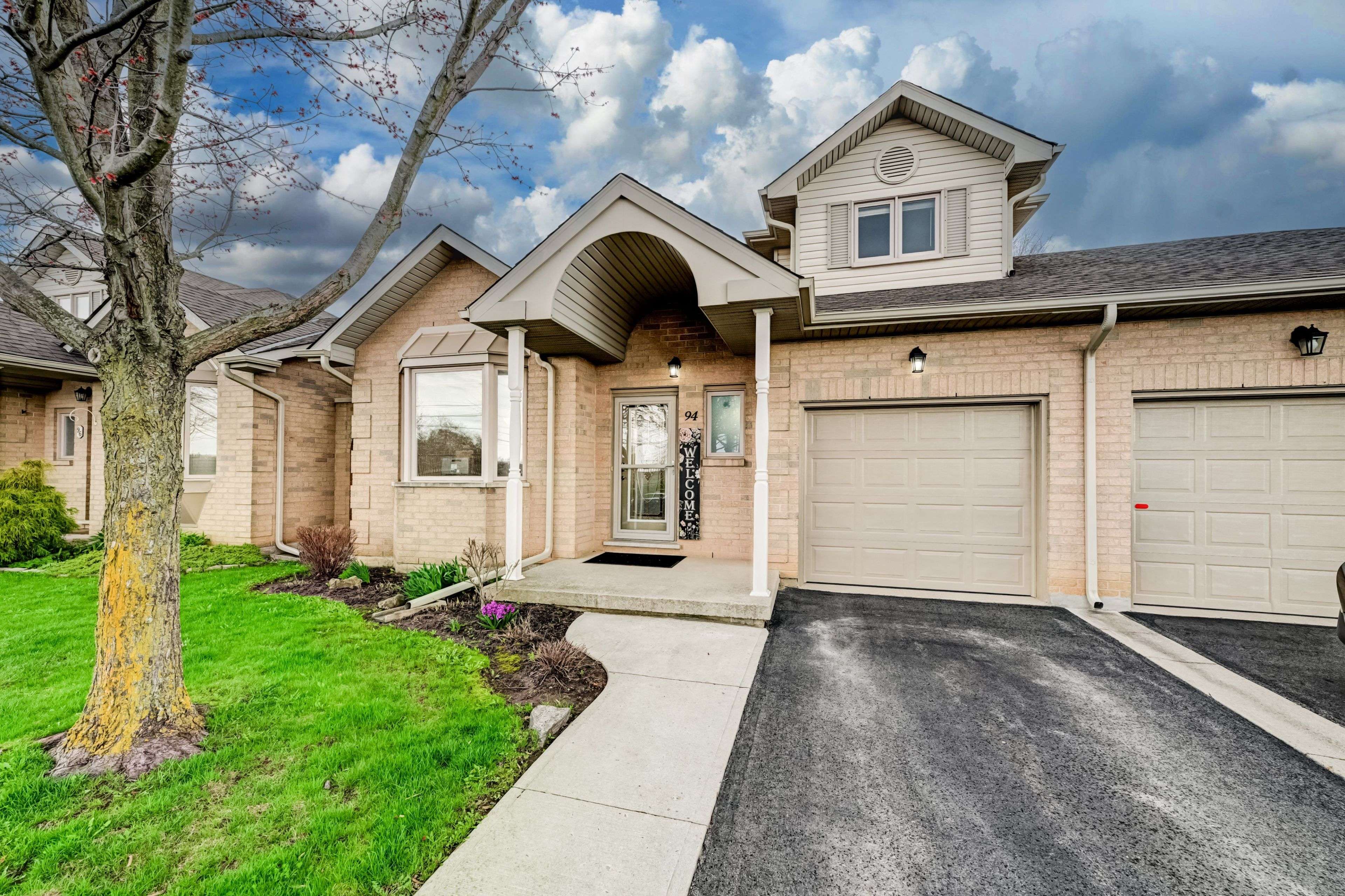 94 Greentrail DR #44, Hamilton, ON L0R 1W0