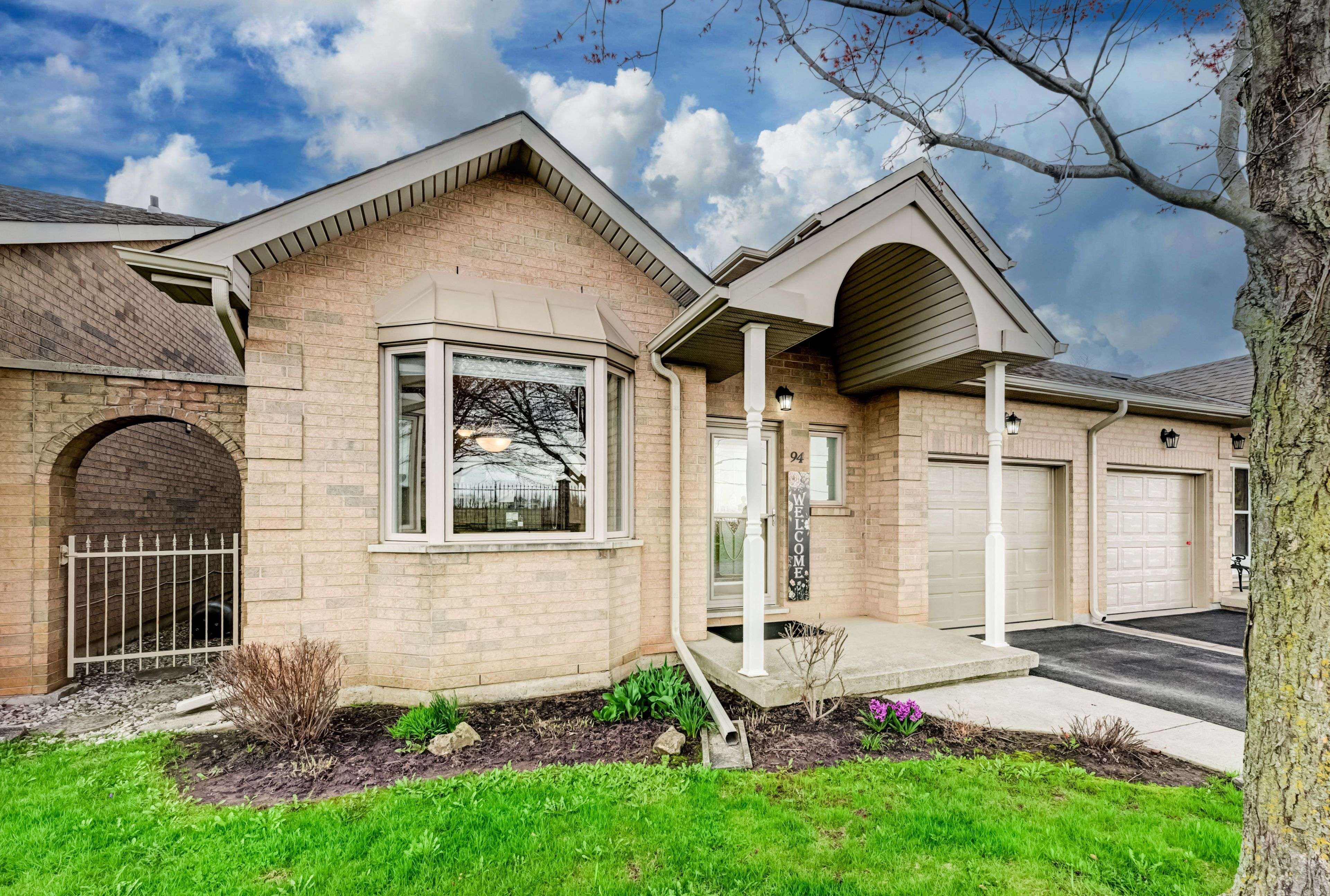 94 Greentrail DR #44, Hamilton, ON L0R 1W0