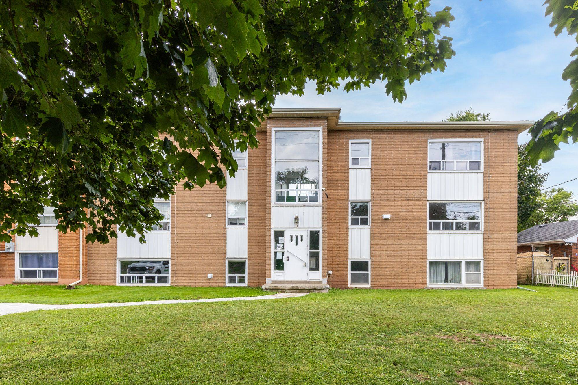 3-5 Olive ST #Unit 3, Grimsby, ON L3M 2B4