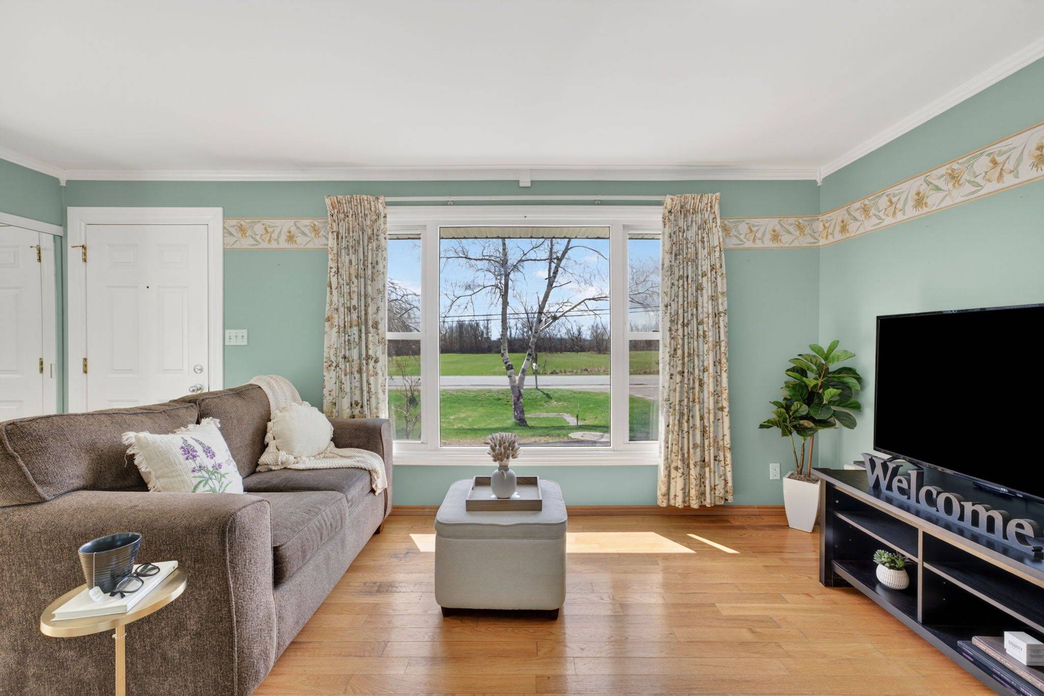 742 Wallbridge-Loyalist RD, Belleville, ON K8N 4Z5