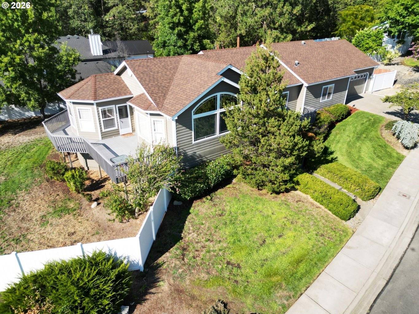 212 WAGON WHEEL DR, Grants Pass, OR 97527