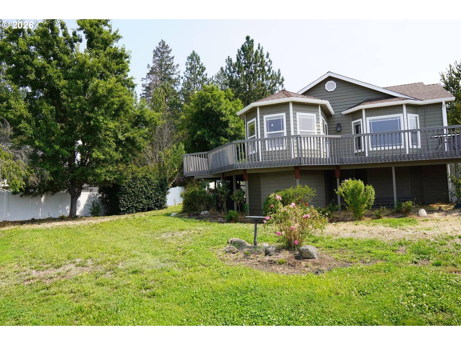 212 WAGON WHEEL DR, Grants Pass, OR 97527