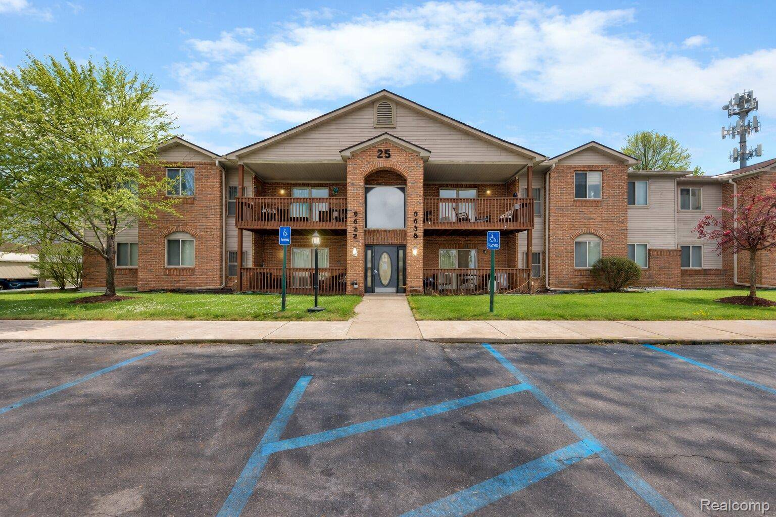 9624 Sawgrass CT, Van Buren Charter Township, MI 48111