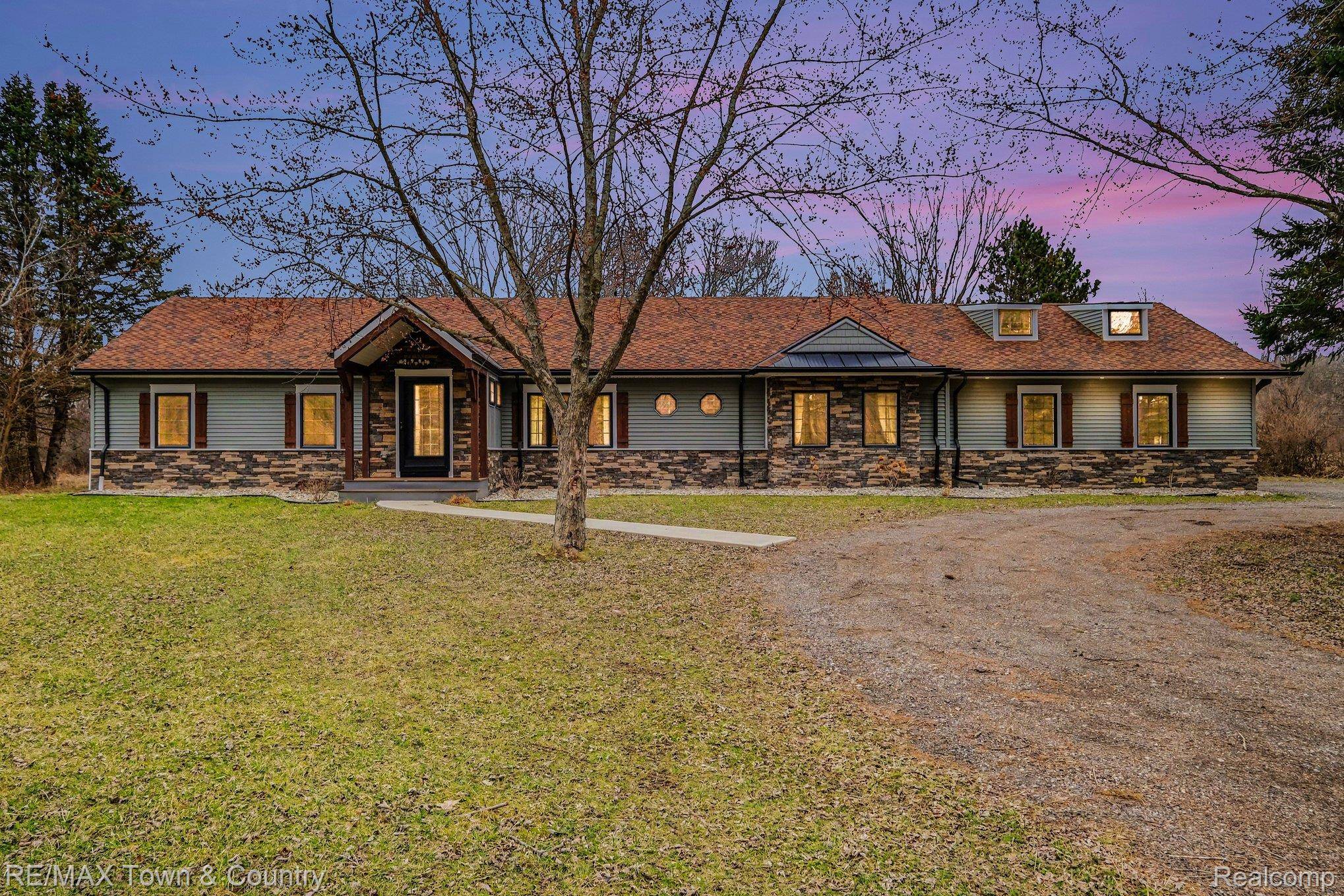 1282 N Van Vleet RD, Clayton Charter Township, MI 48433