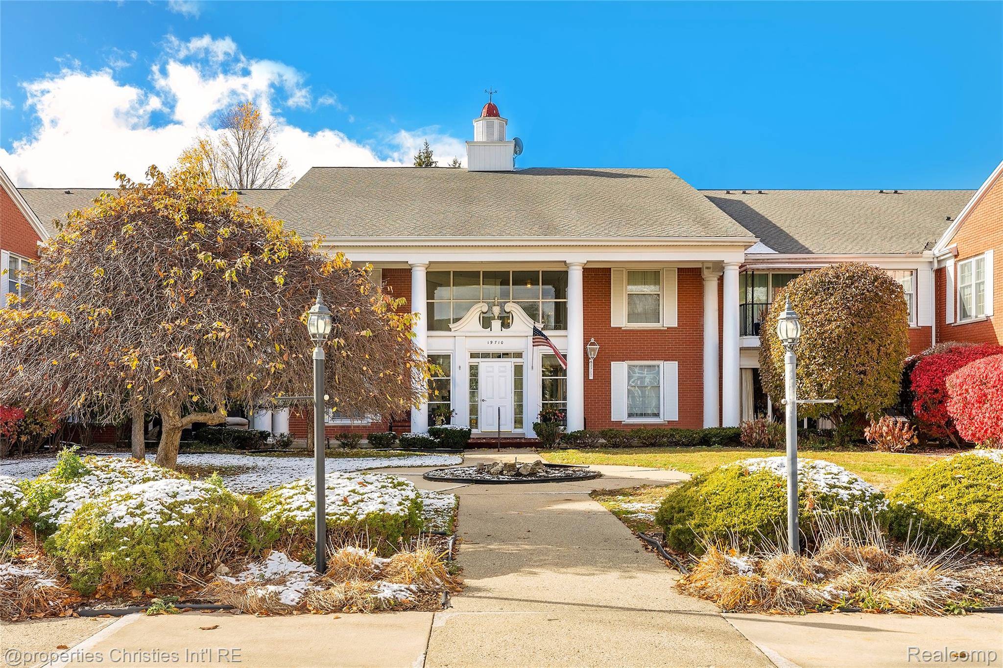 19710 W 13 Mile RD #101, Beverly Hills Village, MI 48025