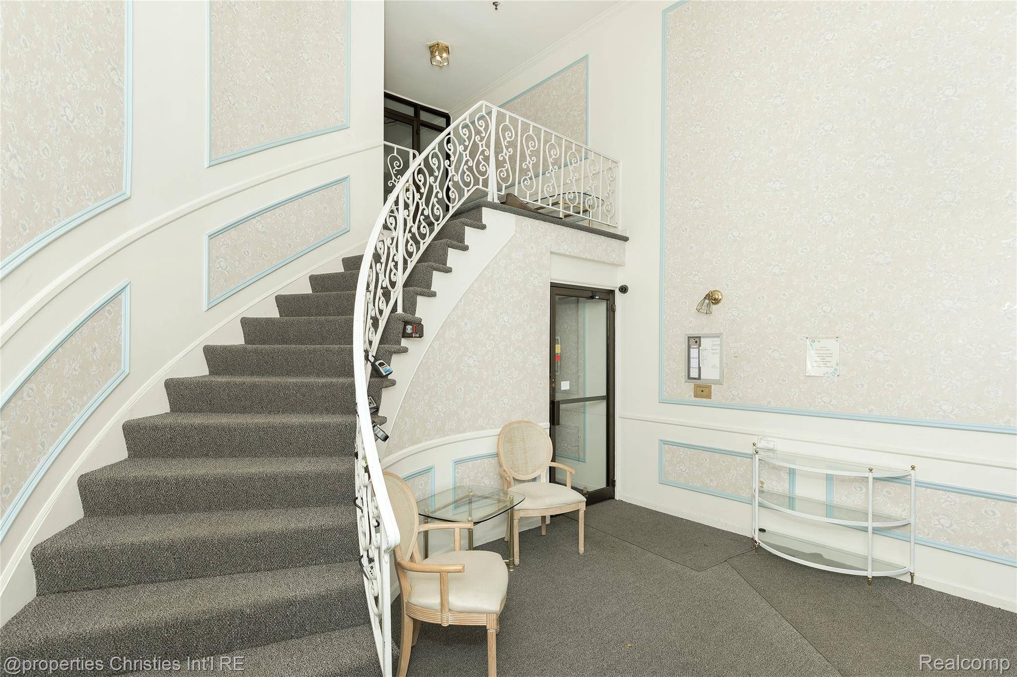 19710 W 13 Mile RD #101, Beverly Hills Village, MI 48025