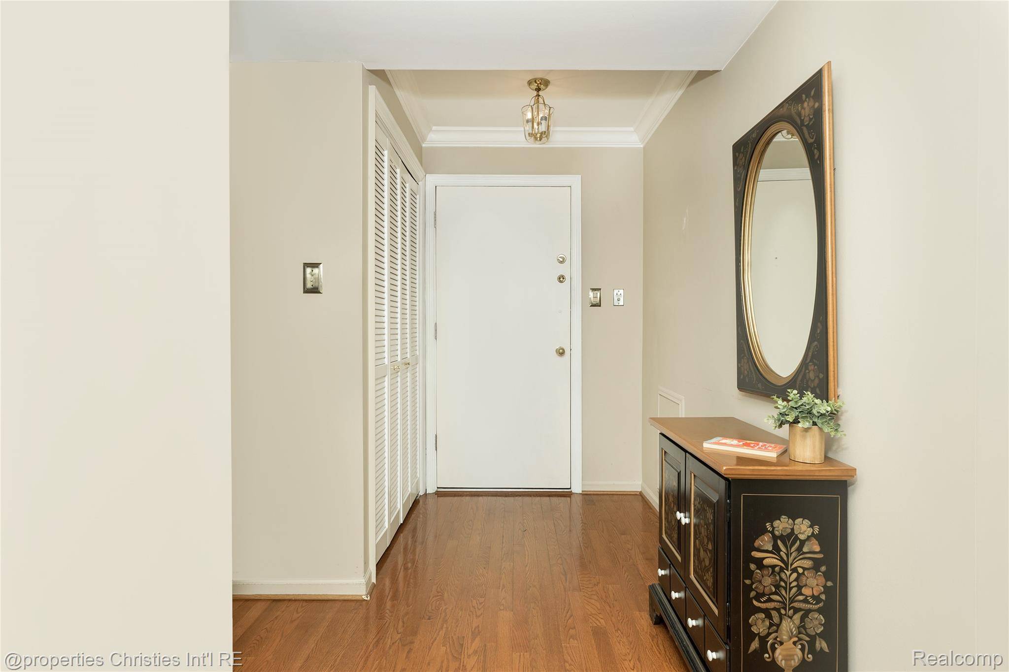 19710 W 13 Mile RD #101, Beverly Hills Village, MI 48025