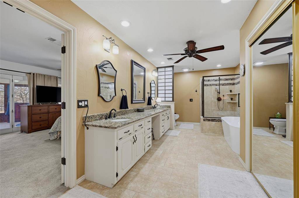 231 Cayuga Trail, Lake Kiowa, TX 76240