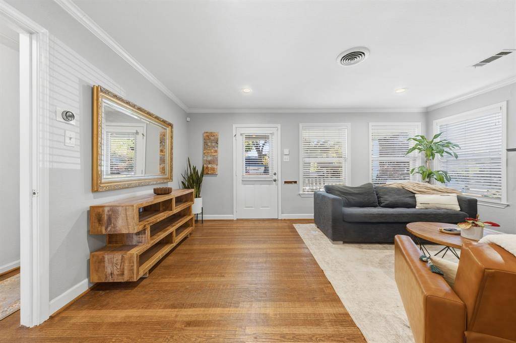 4927 W Hanover Avenue, Dallas, TX 75209