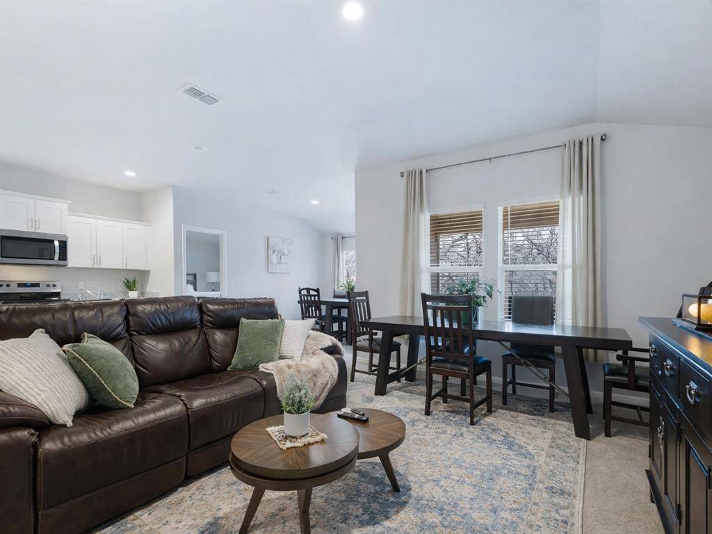 220 Abingdon Street, Azle, TX 76020