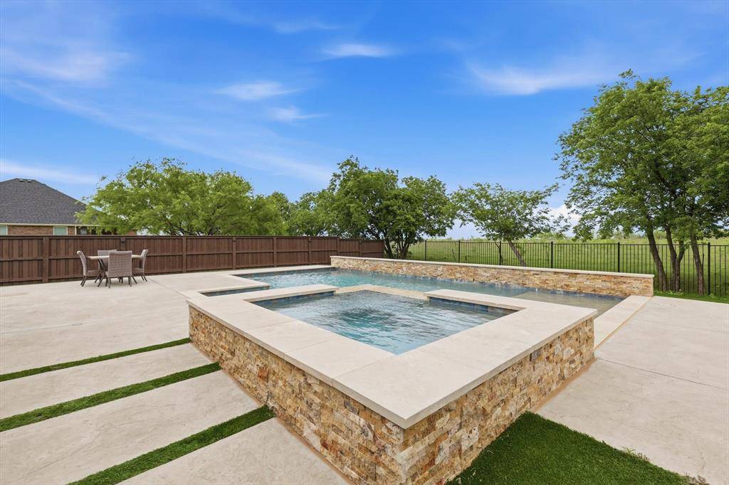 5013 Diamond Drive, Sanger, TX 76266