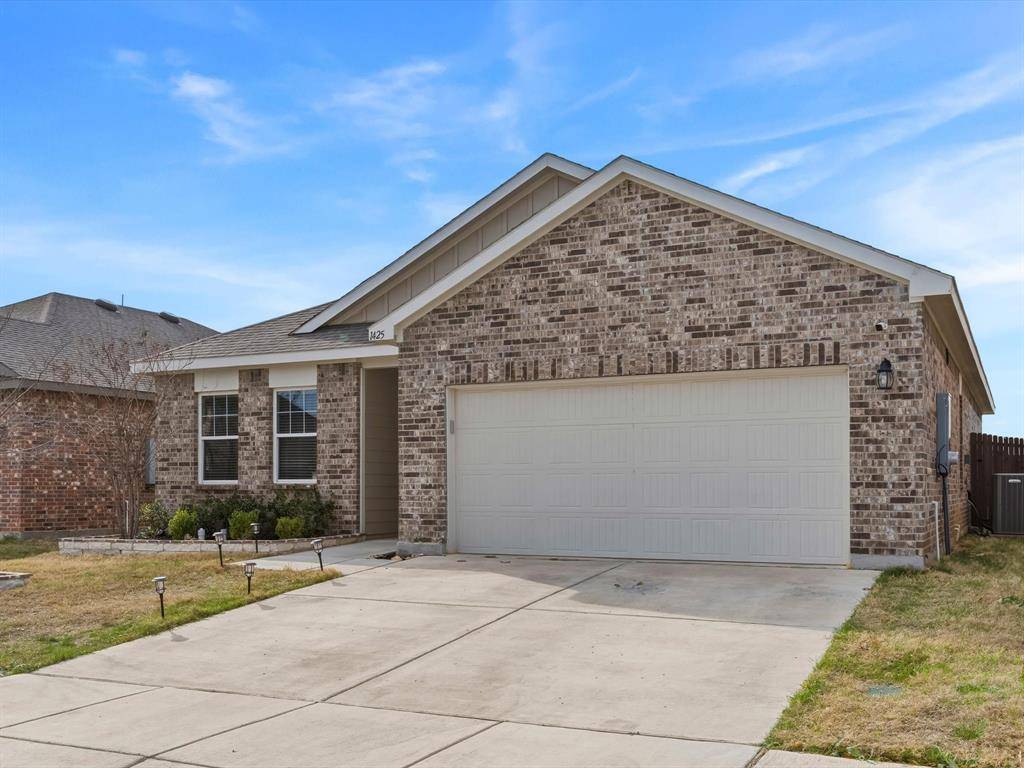 1425 Escondido Drive, Fort Worth, TX 76052
