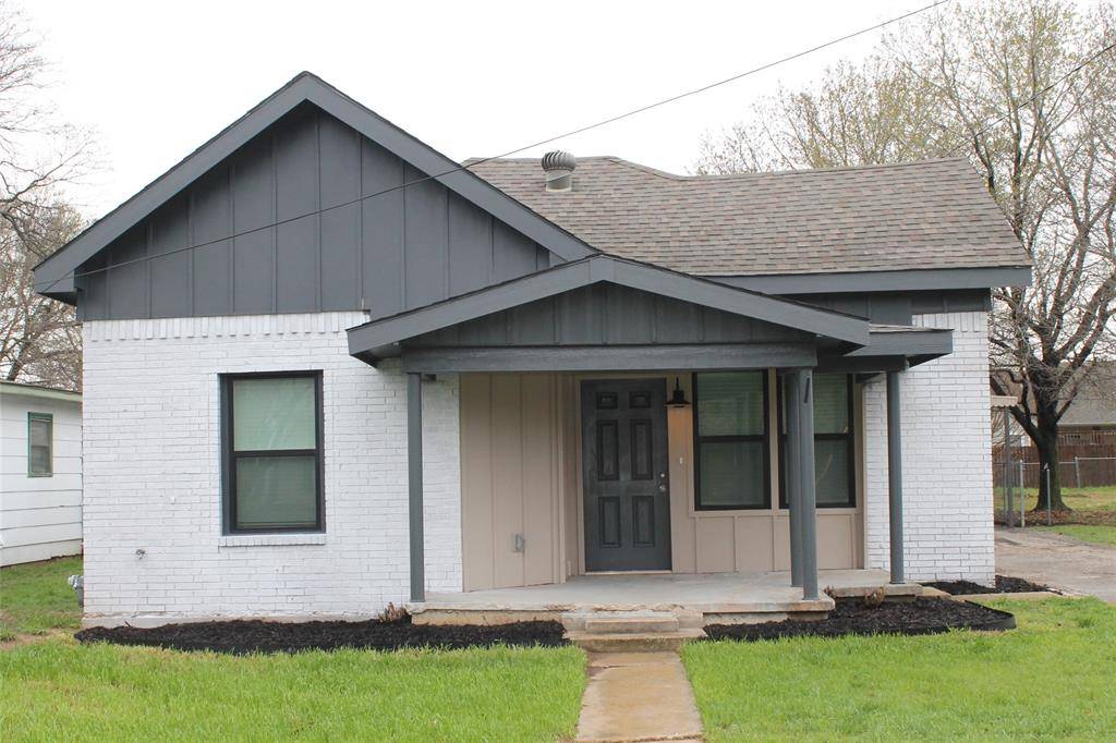 104 S Hubbard Street, Alvord, TX 76225