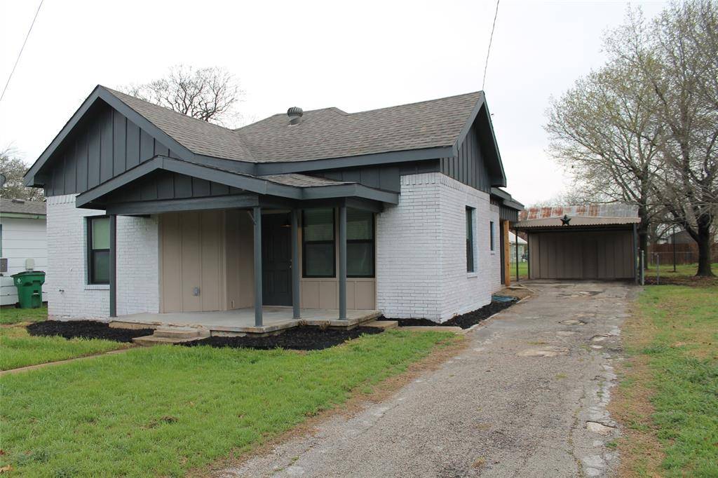 104 S Hubbard Street, Alvord, TX 76225