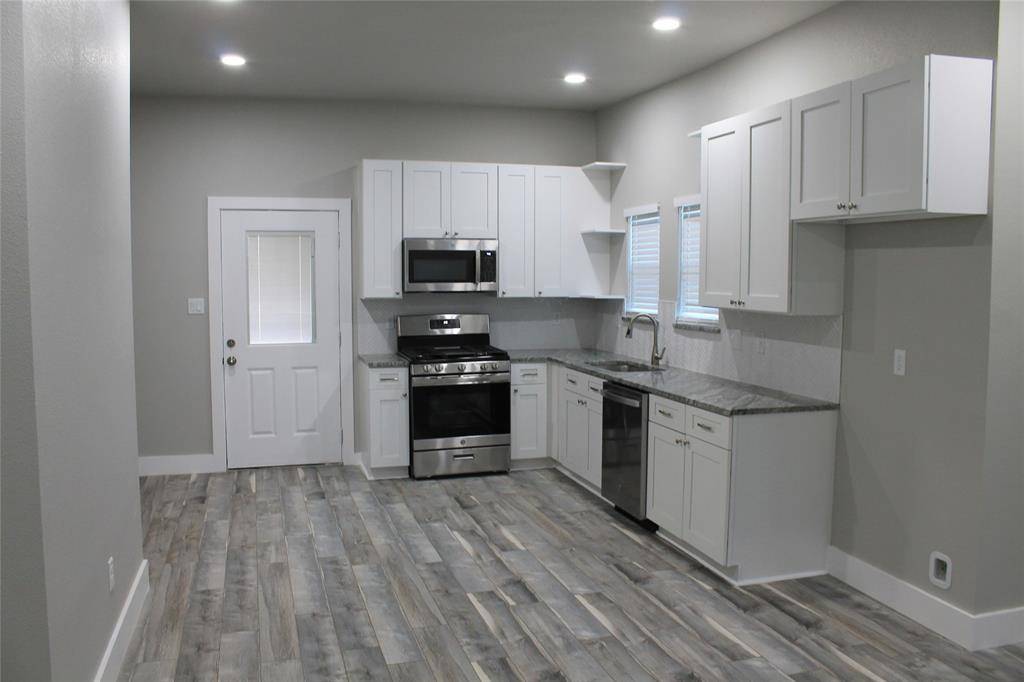 104 S Hubbard Street, Alvord, TX 76225