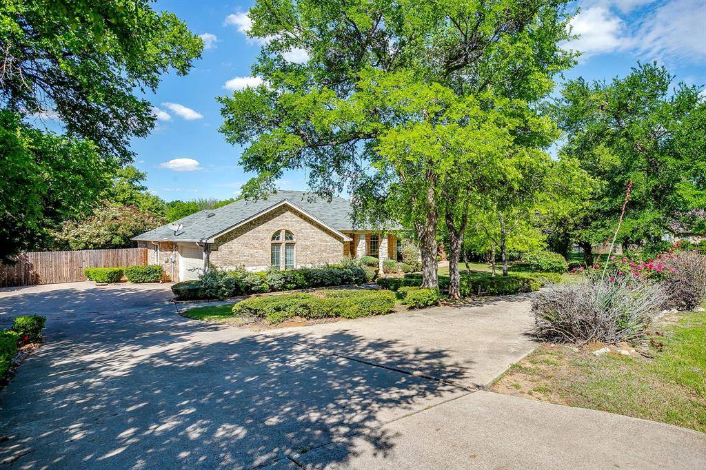 336 Plantation Drive E, Burleson, TX 76028