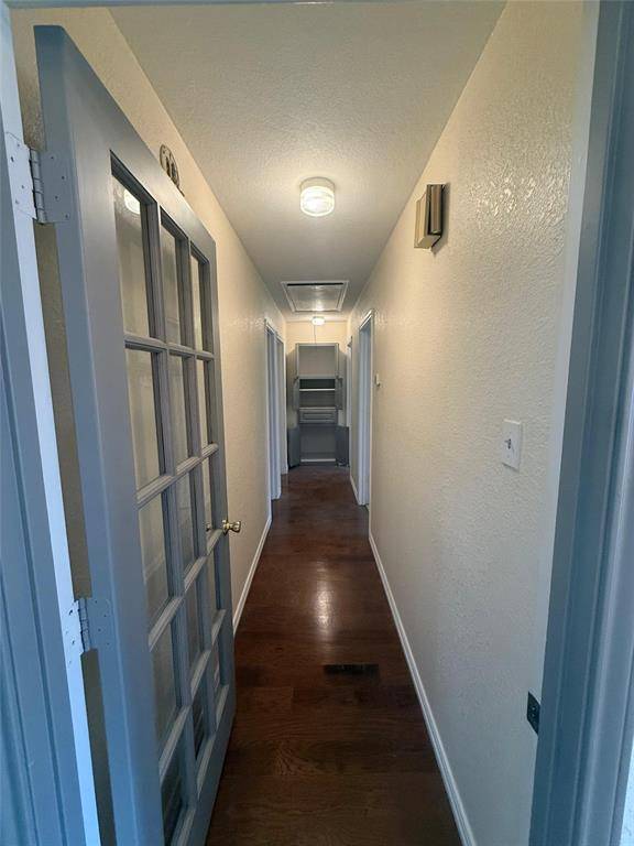 1009 Village Wood Court, Arlington, TX 76012