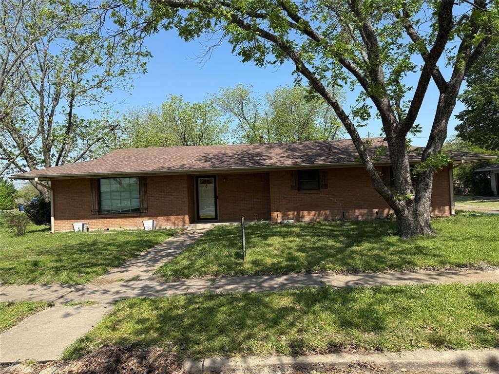 1412 Hillcrest Street, Ennis, TX 75119