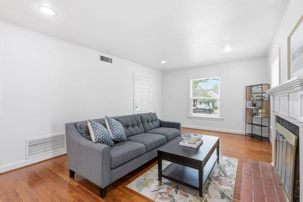 3525 Stadium Drive, Fort Worth, TX 76109