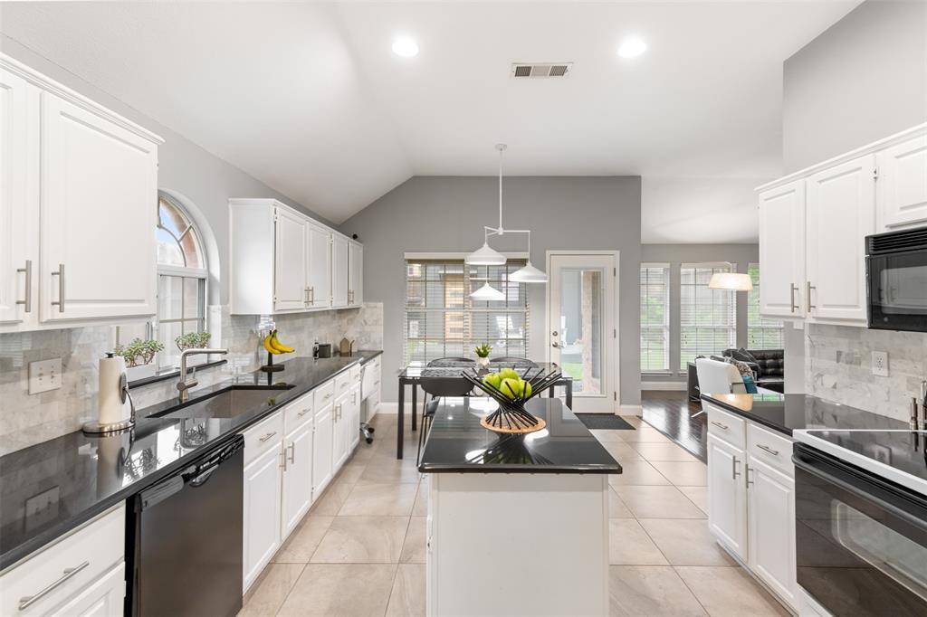 708 Summit Run, Lewisville, TX 75077