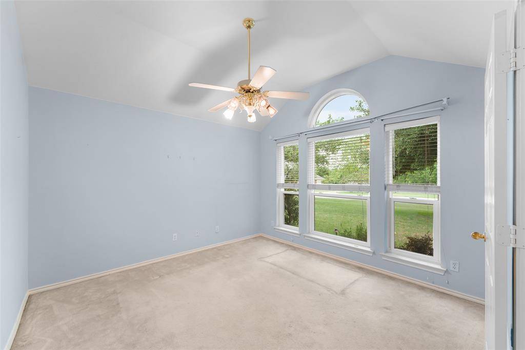 830 S Clinton Lane, Midlothian, TX 76065