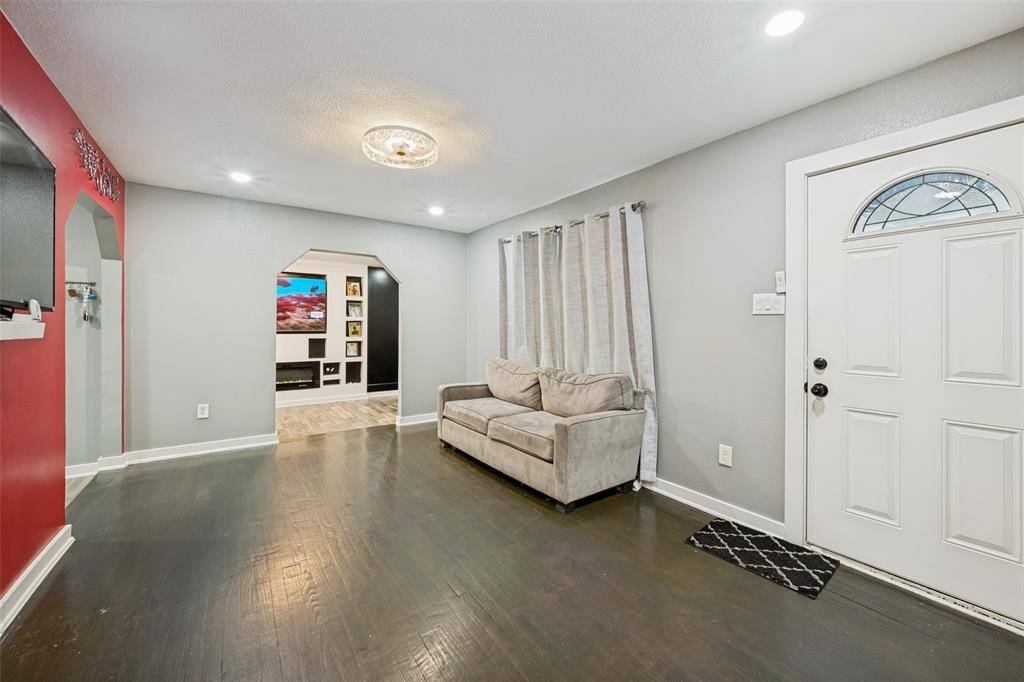 4332 Quails Lane, Fort Worth, TX 76119