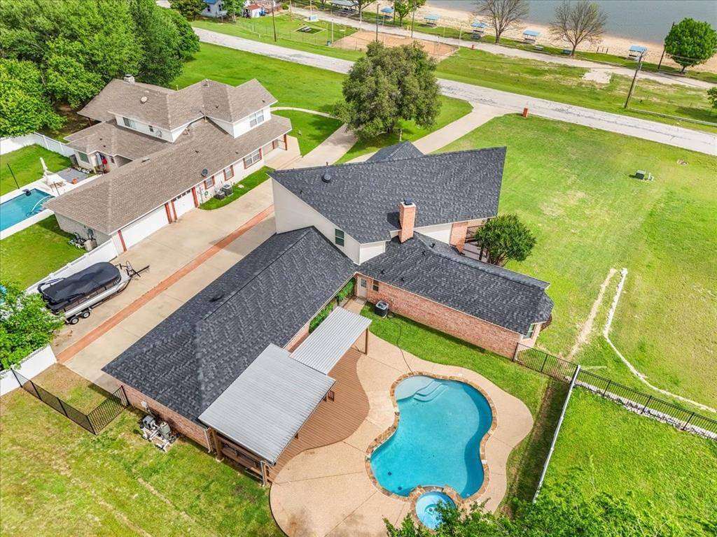 203 W Lake Drive, Weatherford, TX 76087