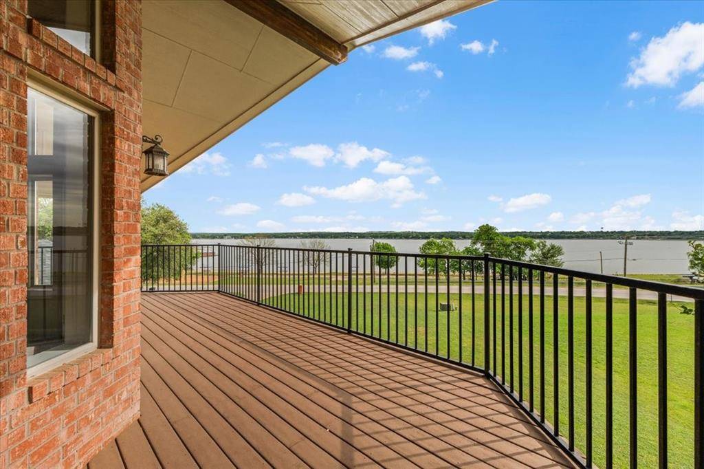 203 W Lake Drive, Weatherford, TX 76087