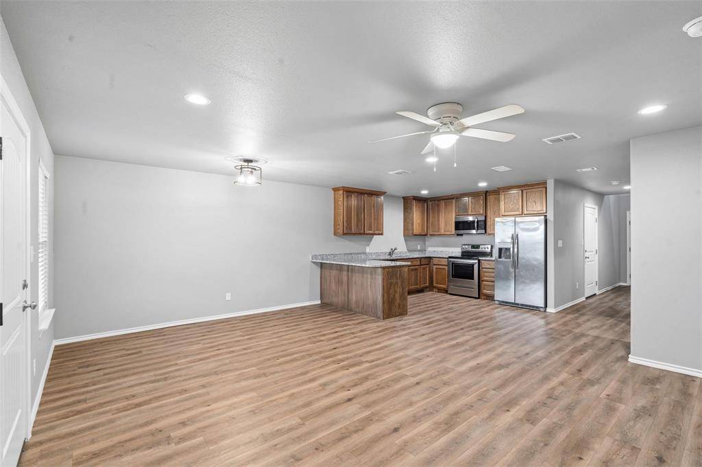 120 Abbey Park Court, Granbury, TX 76049