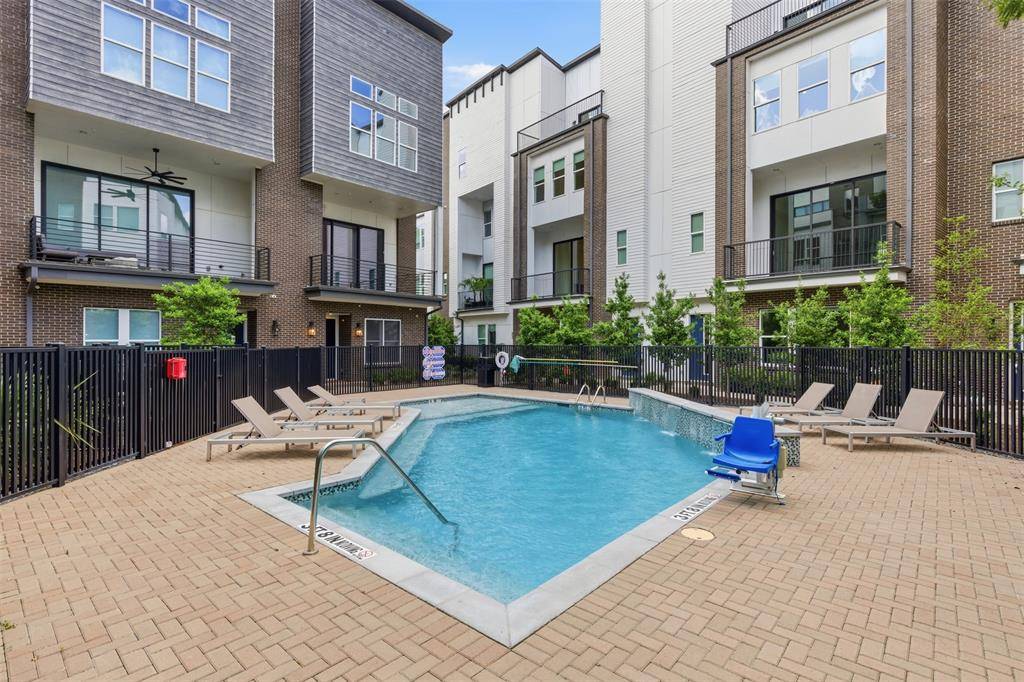 381 E Greenbriar Lane #1002, Dallas, TX 75203