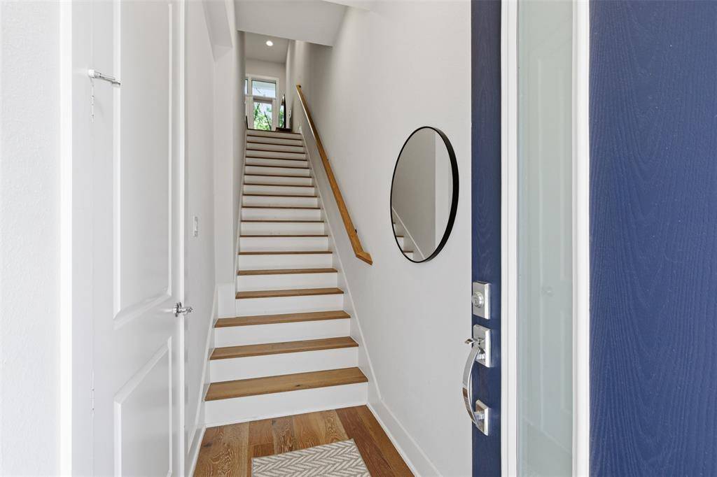 381 E Greenbriar Lane #1002, Dallas, TX 75203