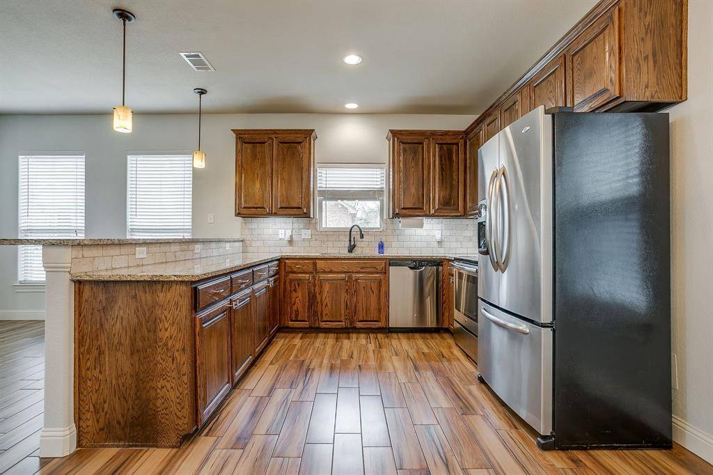 4912 Ridglea Hills Court, Fort Worth, TX 76116