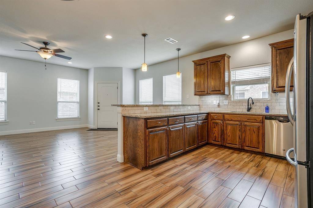 4912 Ridglea Hills Court, Fort Worth, TX 76116