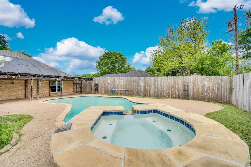 1311 Cindy Court, Cleburne, TX 76033
