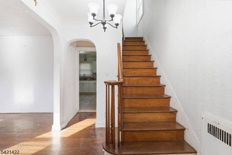 327 Field Pl, Hillside Twp., NJ 07205