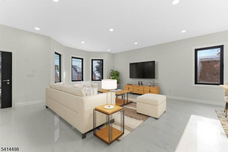 703 3Rd St, Secaucus Town, NJ 07094