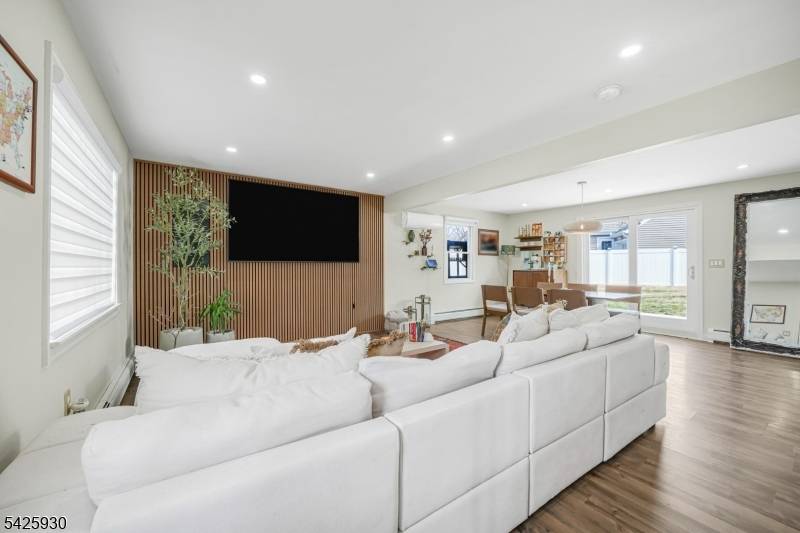 33 Cathy Ave, Hawthorne Boro, NJ 07506