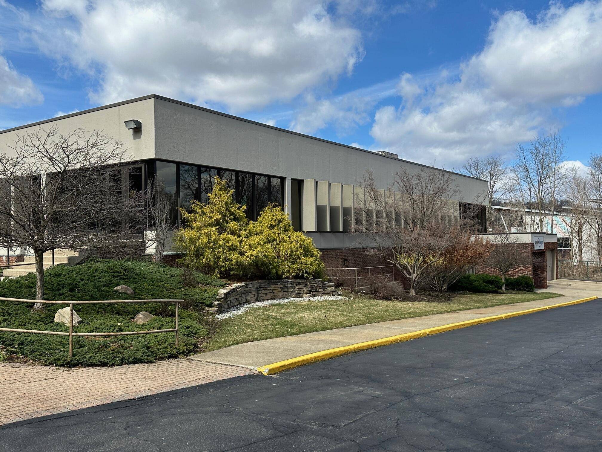 2015 W Crosstown Pkwy #200, Kalamazoo City, MI 49008