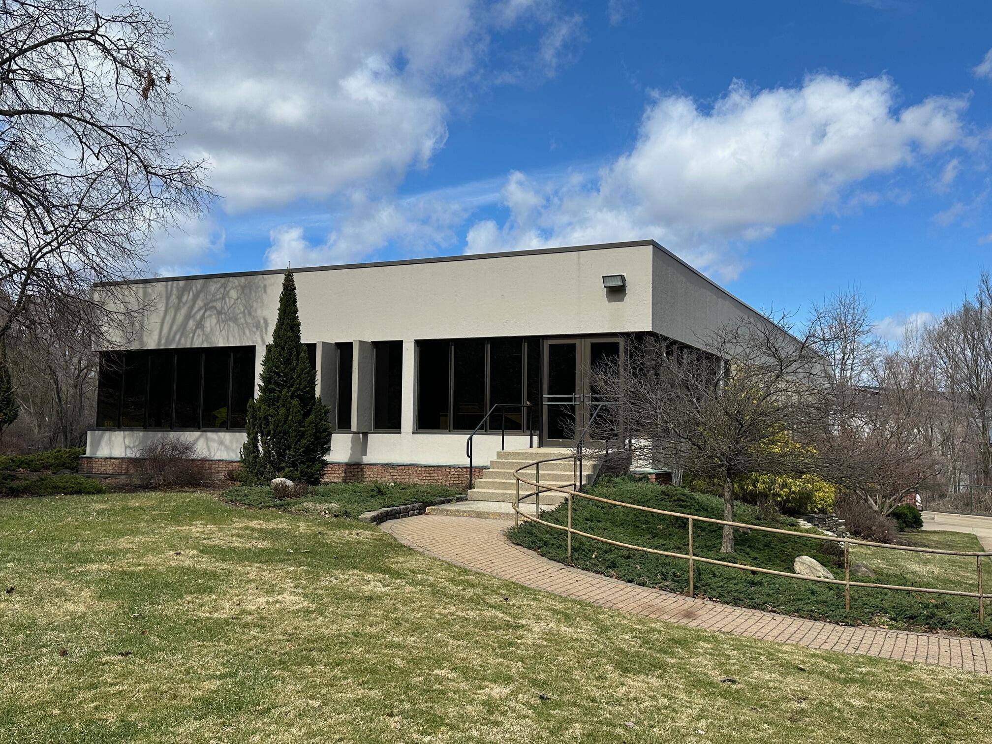 2015 W Crosstown Pkwy #200, Kalamazoo City, MI 49008