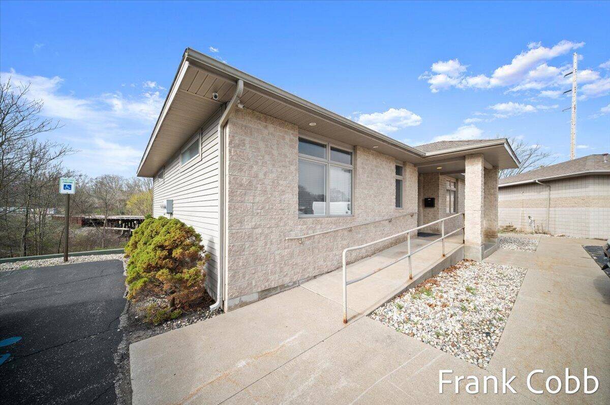 4075 Airline HWY, Norton Shores City, MI 49444