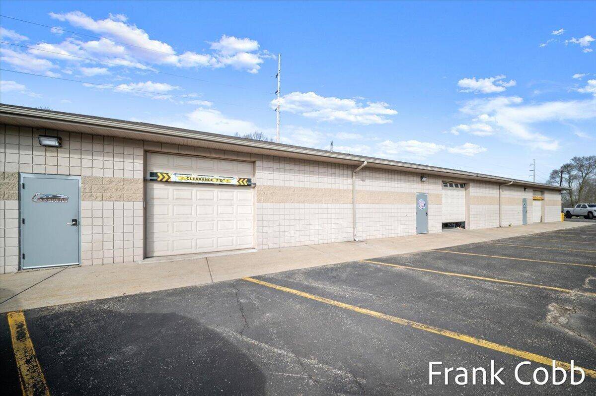 4075 Airline HWY, Norton Shores City, MI 49444