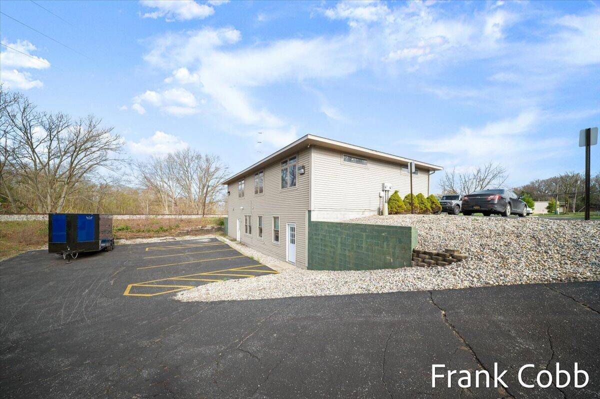 4075 Airline HWY, Norton Shores City, MI 49444
