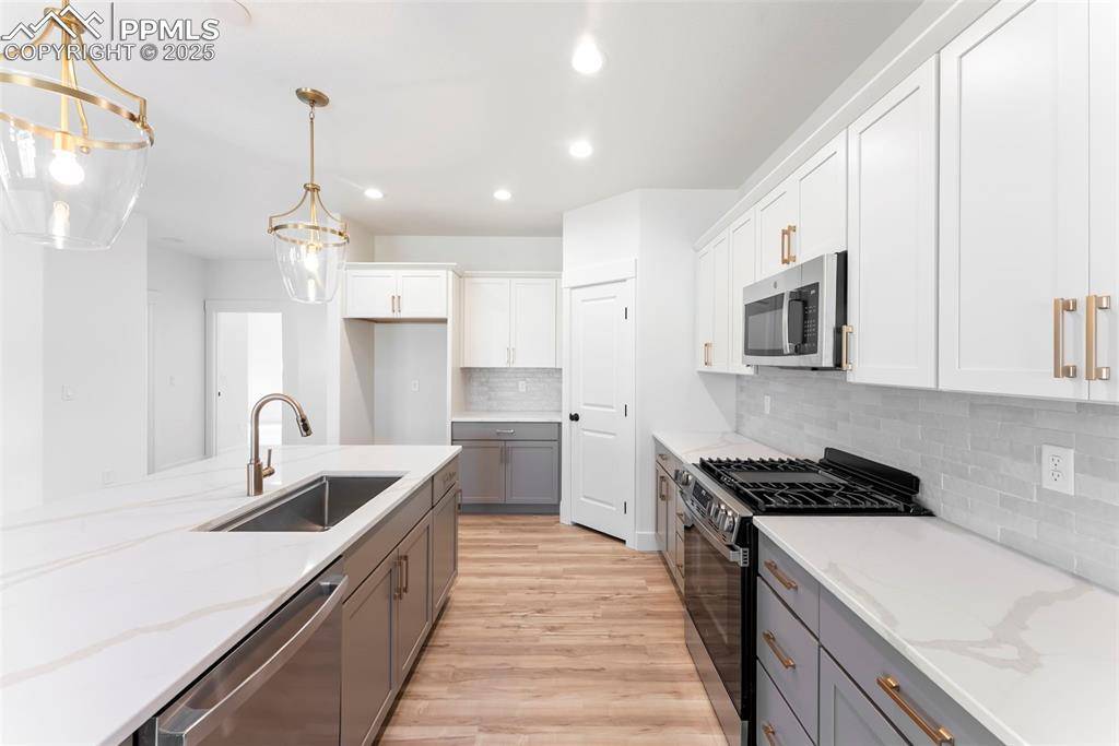 187 High Meadows DR, Florence, CO 81226