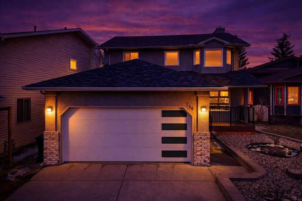 256 Riverside Mews SE, Calgary, AB T2C 3Y8